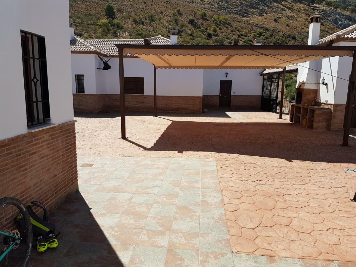 Apartamentos Rurales La Dehesa Del Acebuche 哈恩 外观 照片
